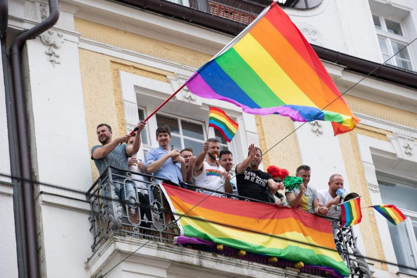 Premieră în țările creștin ortodoxe: Grecia a legalizat căsătoria între persoane de același sex