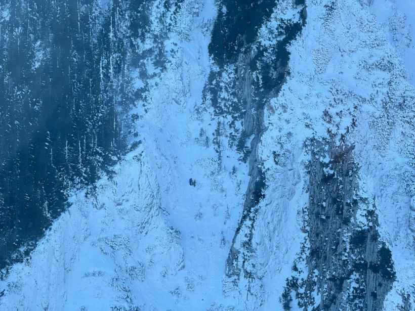 Un tânăr de 30 de ani care era blocat pe munte a fost salvat cu elicopterul 18885172