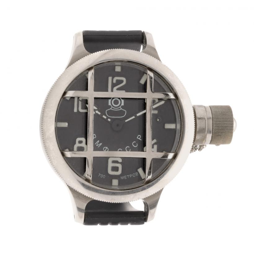 Cel mai cunoscut ceas James Bond  și 50 de carate de diamante, în licitație, de Mărțișor 18884676