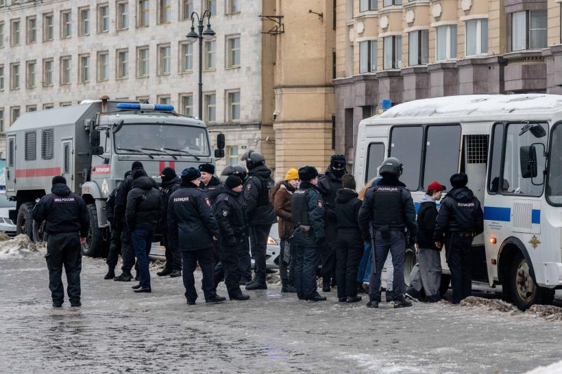 Peste 400 de persoane au fost reținute în Rusia la evenimentele în memoria lui Navalnîi 18885306