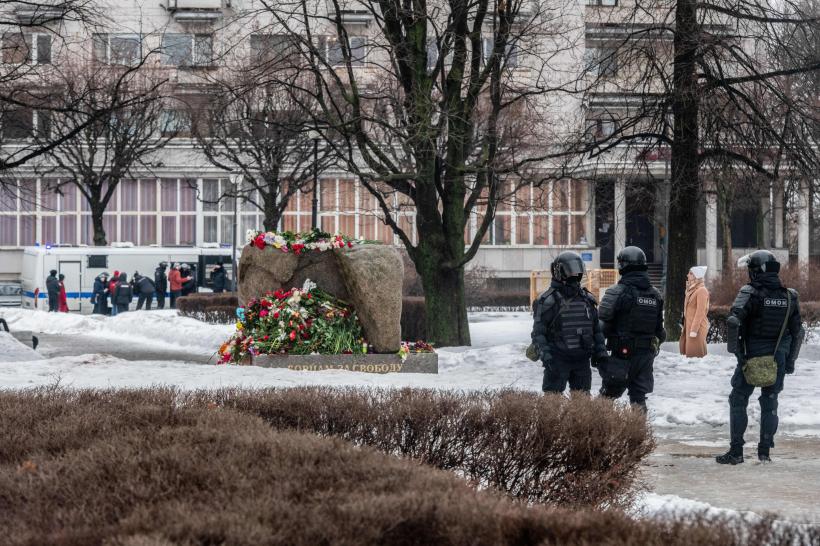 Peste 400 de persoane au fost reținute în Rusia la evenimentele în memoria lui Navalnîi 18885308