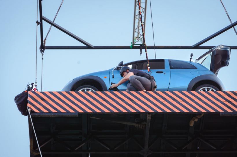 Diseară, la Power Couple România, fetele schimbă o roată la 30 de metri înălțime! Moment tensionat pentru una dintre perechi: Dani Oțil oprește proba unei concurente 18885437