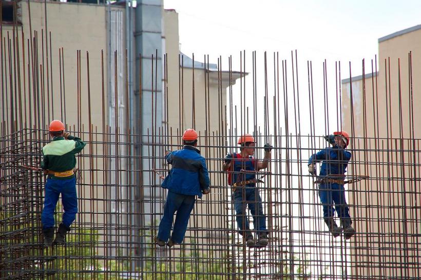 Lucrările în construcţii s-au majorat cu 14,2%, ca serie brută, în anul 2023