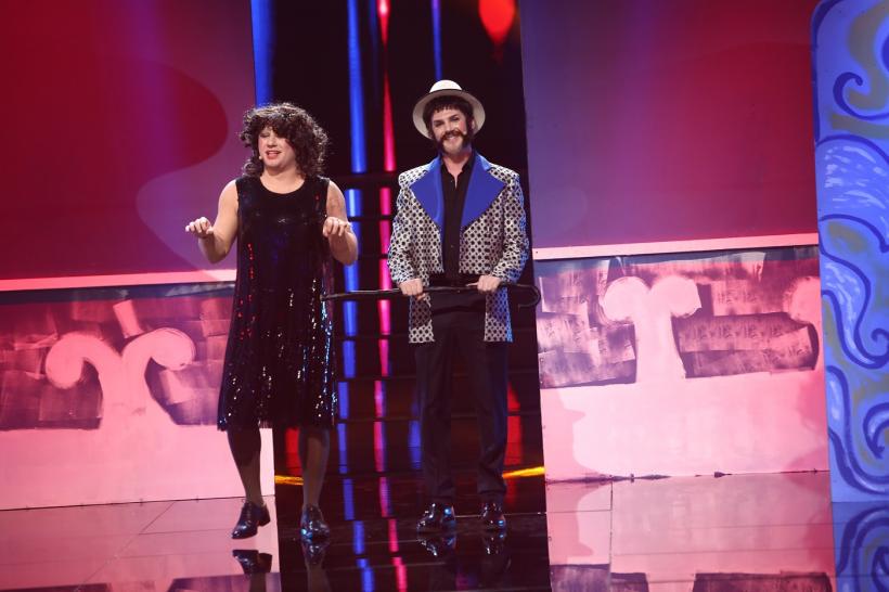 Emi şi Cuza, dublă provocare pe scena Te cunosc de undeva!  „Trebuie să intre în pielea maeștrilor travestiului românesc, doi monştri sacri ai teatrului românesc: Stela şi Arşinel!” 18885891