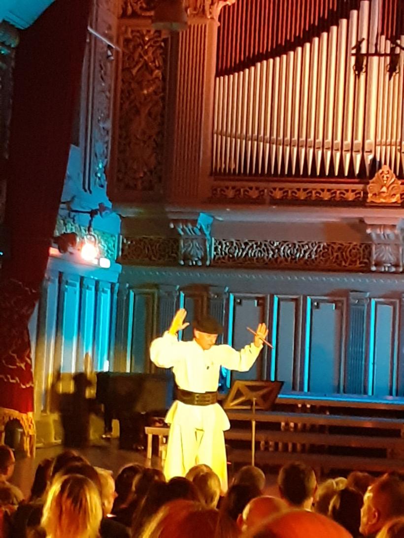 Grigore Leşe a transformat Ateneul Român într-o bisericuţă din Maramureş 18886044