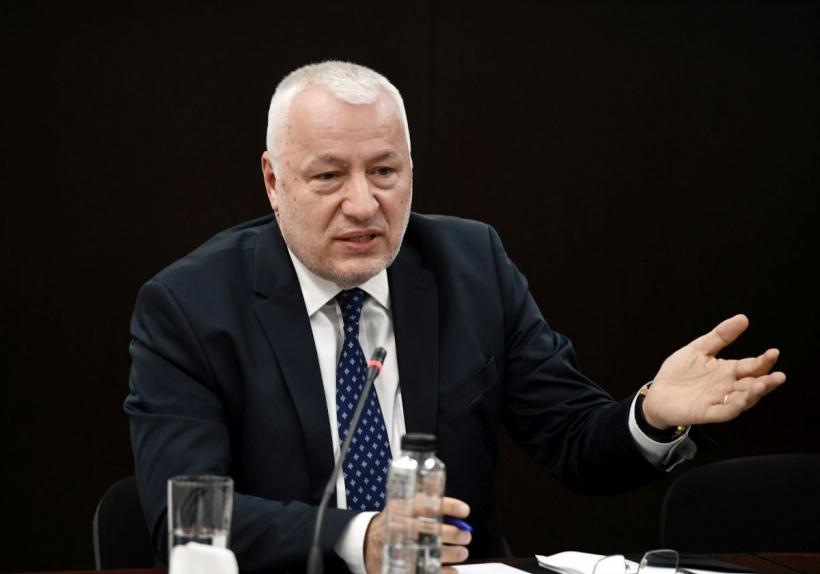 Ultimul consilier „pe securitate” al lui Băsescu, dat afară din Guvernul României. Iulian Fota, destituit din conducerea MAE 18885809