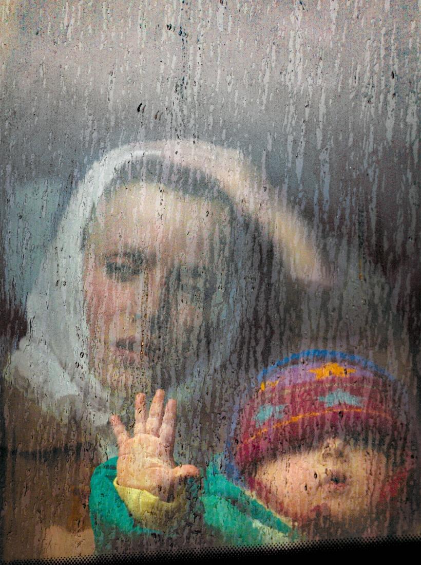 Se deschide expoziția de fotografie de război FRONT, cu Vadim Ghirda și Larisa Kalik, la Rezidența9 18885902