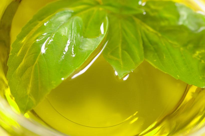 Tot ce trebuie să știi despre uleiul de măsline aromatizat: Metode și combinații
