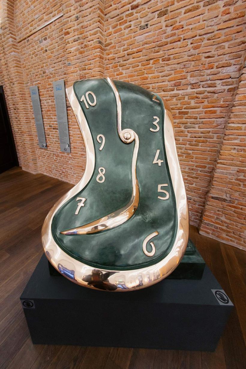 Descoperă laturi nebănuite ale artei emblematicului Salvador Dalí, la ARCUB 18885996