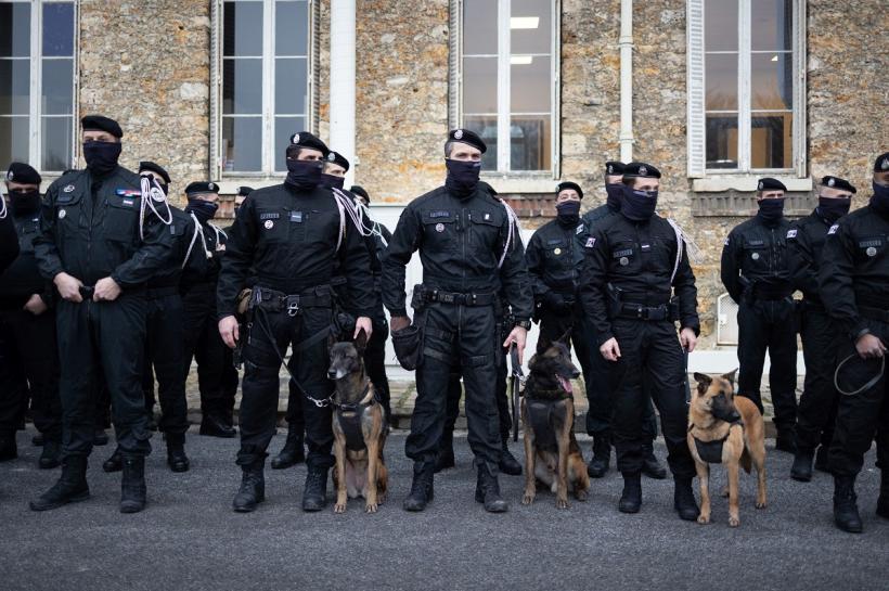 Ciocniri între fermieri și polițiști la un târg agricol din Paris, înainte de sosirea lui Macron 18886276