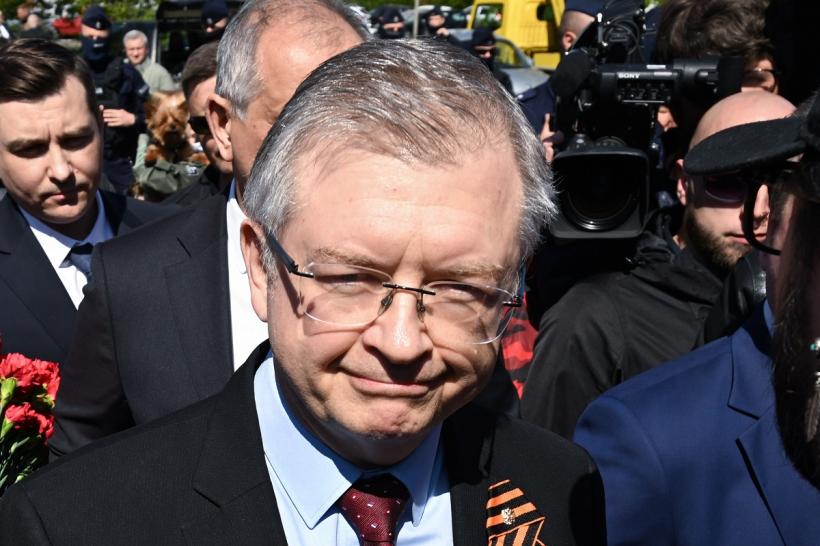 Protestatarii au aruncat bălegar în fața casei ambasadorului Rusiei din Polonia 18886290