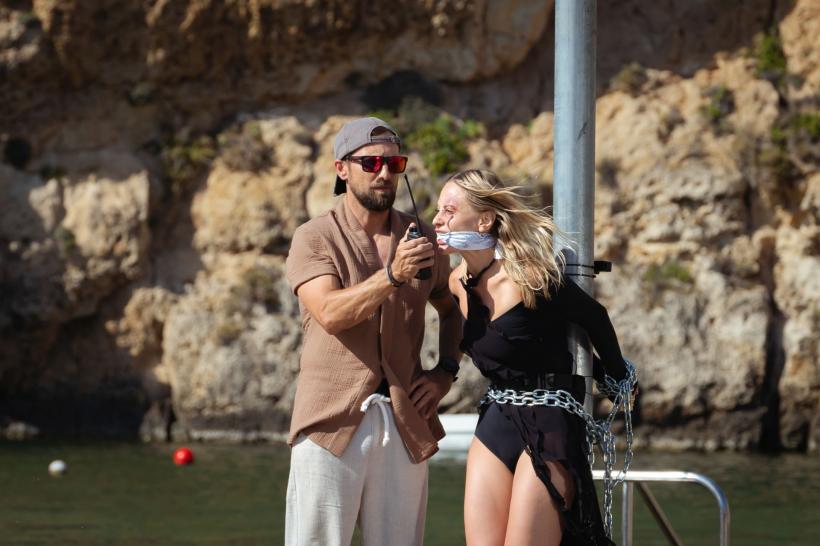 Concurenții de la Power Couple România joacă în cel mai incitant film de acțiune. Dani Oțil: „În seara aceasta, îl căutăm pe James Bond!” 18886520