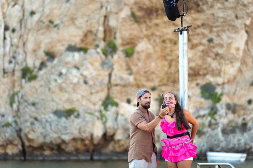 Concurenții de la Power Couple România joacă în cel mai incitant film de acțiune. Dani Oțil: „În seara aceasta, îl căutăm pe James Bond!” 18886529