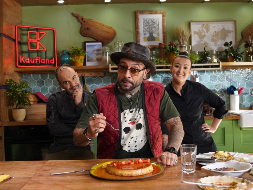 Chef Roxana Blenche și Chef Samuel Le Torriellec sunt gazdele noului sezon Hello Chef, ce va avea premiera sâmbătă, de la 14.30, la Antena 1 18886706