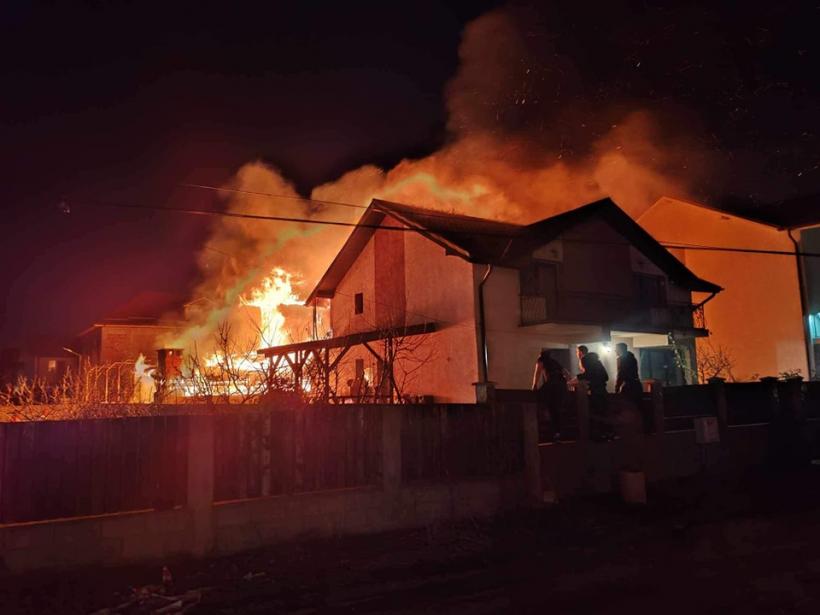 Incendiu în Bragadiru: două case au fost avariate
