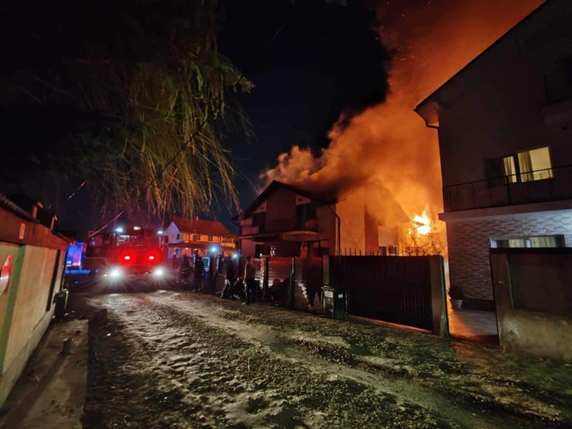 Incendiu în Bragadiru: două case au fost avariate 18886634