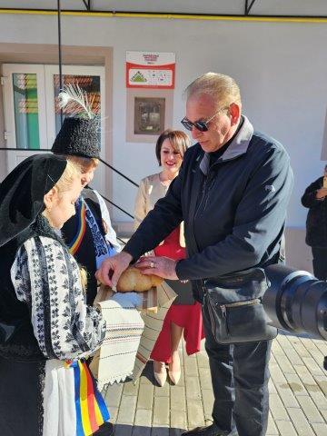 Nicolae Furdui Iancu a inaugurat Școala Primară și Grădinița din satul Balomiru de Câmp, renovate de Asociația BookLand 18886679