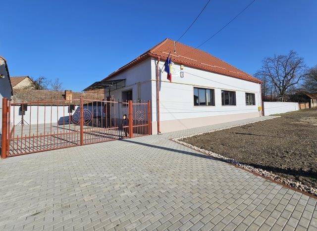 Nicolae Furdui Iancu a inaugurat Școala Primară și Grădinița din satul Balomiru de Câmp, renovate de Asociația BookLand 18886681