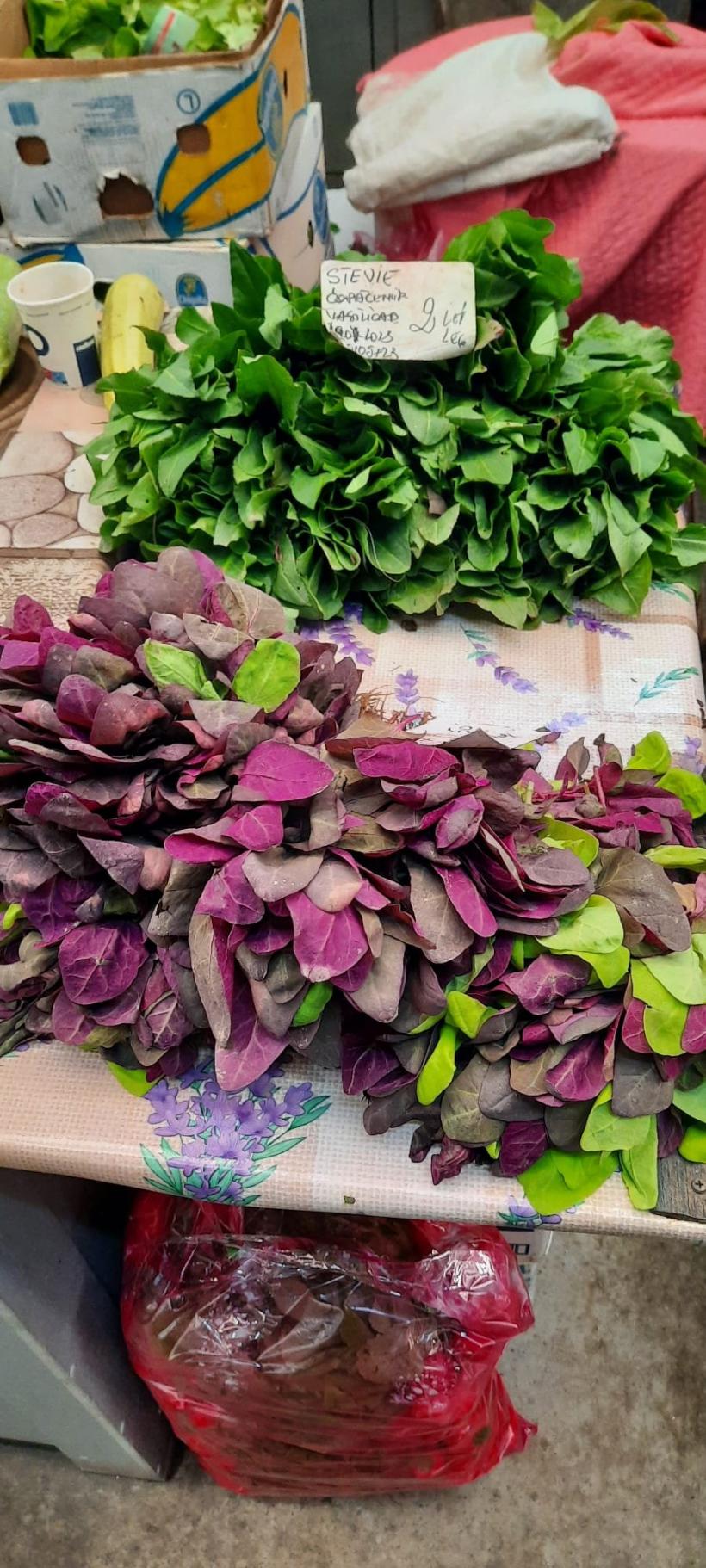 Scumpiri de primăvară. Cât costă urzicile proaspete în Piața Obor din Capitală 18886653