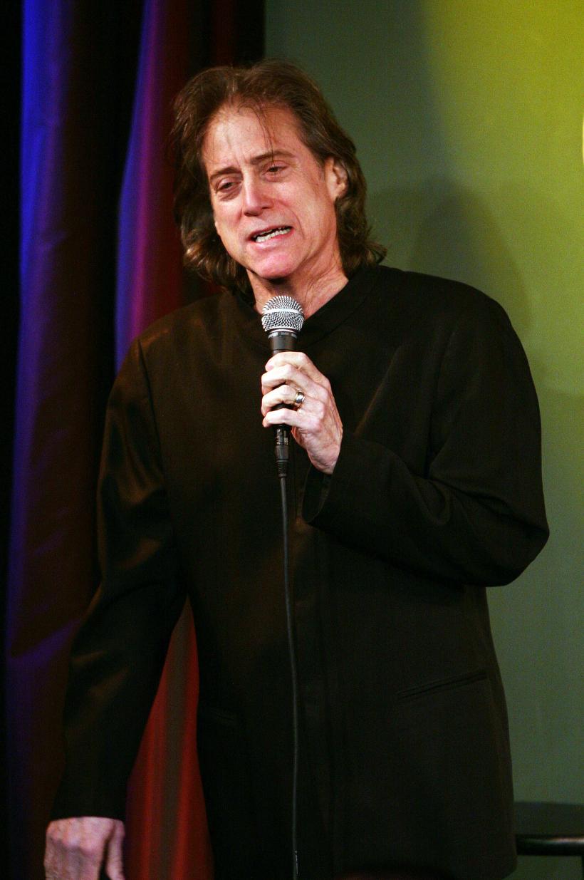 Celebrul actor și umorist Richard Lewis, cunoscut mai ales pentru rolul său din serialul Curb Your Enthusiasm, a murit la vârsta de 76 de ani 18887025