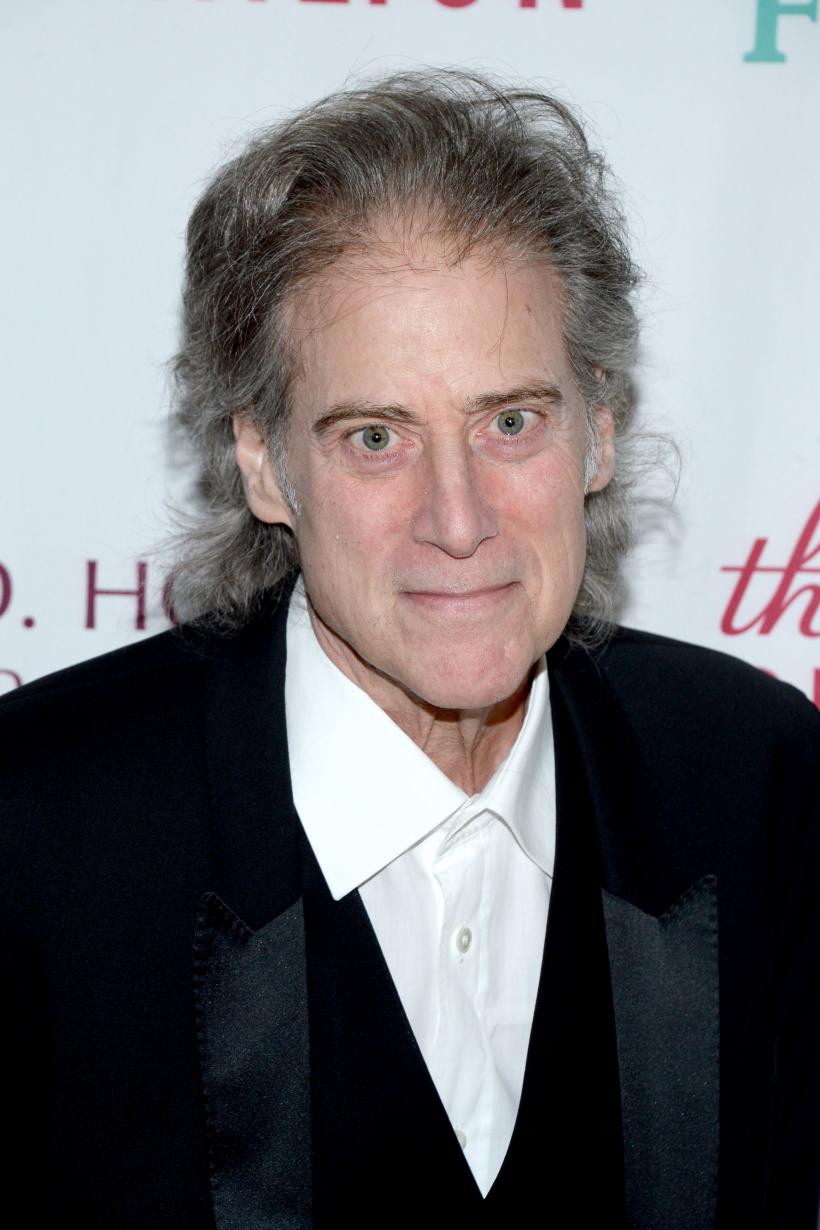 Celebrul actor și umorist Richard Lewis, cunoscut mai ales pentru rolul său din serialul Curb Your Enthusiasm, a murit la vârsta de 76 de ani 18887027