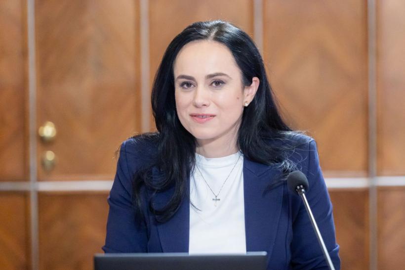 Ministrul Muncii, Simona Bucura-Oprescu, a fost transportată de urgență la spital 