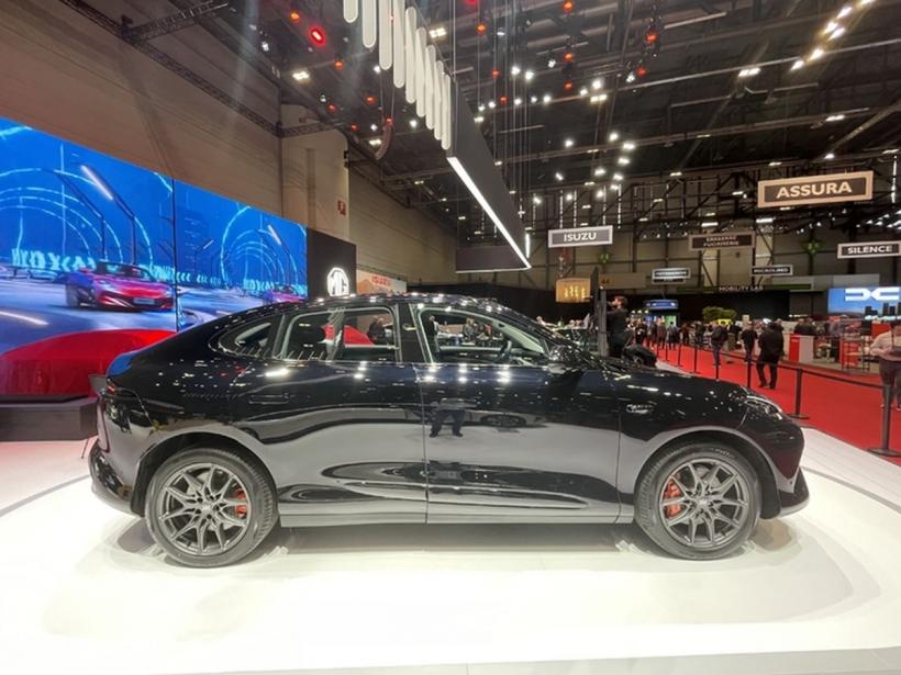 Dacia domină Salonul Geneva 18887148