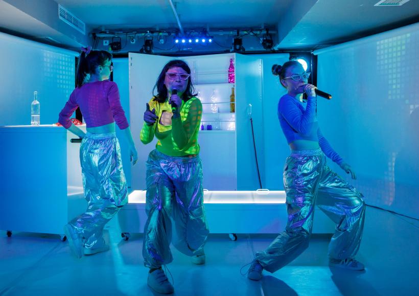 ADRENALINĂ - un spectacol ce explorează tema adicției contemporane în diferite forme  și cultura pop recentă –  PREMIERĂ PE ȚARĂ la Teatrul EXCELSIOR din București 18887203