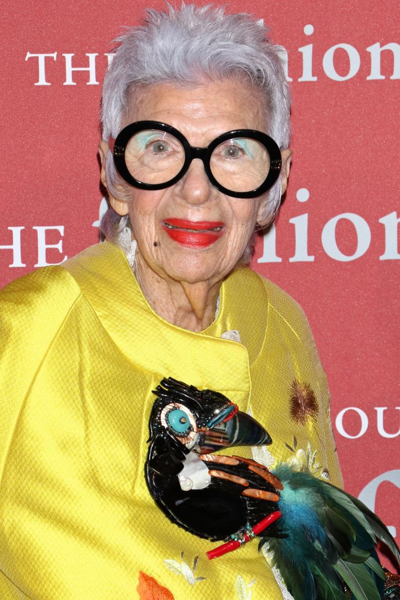 Excentrica Iris Apfel, simbol al modei și starletă geriatrică, a murit la vârsta de 102 ani 18887430