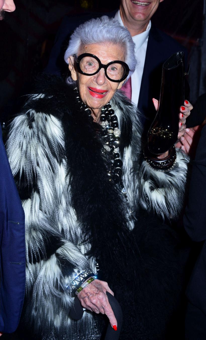 Excentrica Iris Apfel, simbol al modei și starletă geriatrică, a murit la vârsta de 102 ani 18887433