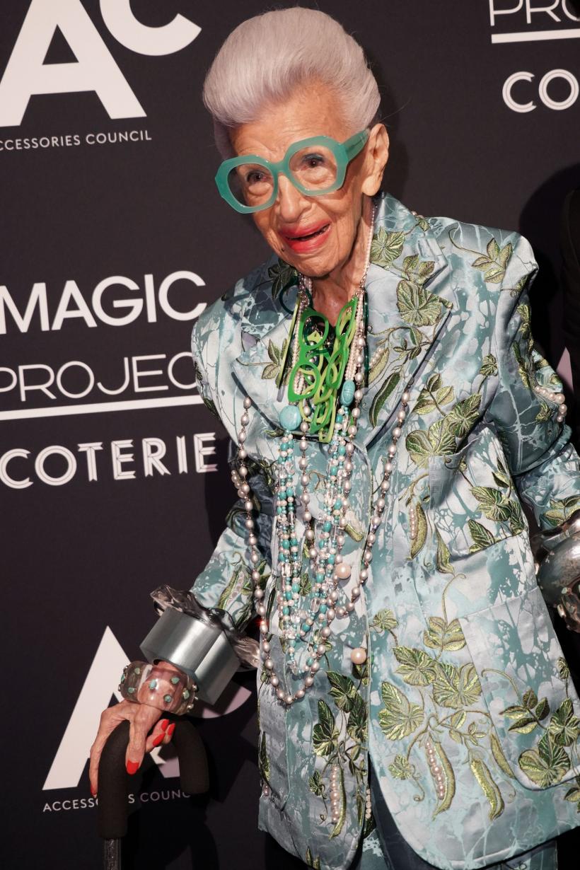 Excentrica Iris Apfel, simbol al modei și starletă geriatrică, a murit la vârsta de 102 ani 18887434