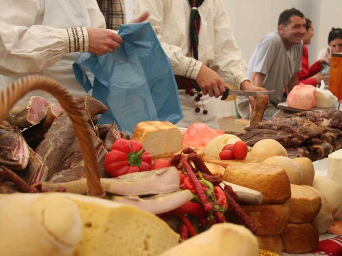 Târg de produse tradiţionale româneşti, în Piaţa Sudului din Bucureşti în acest weekend