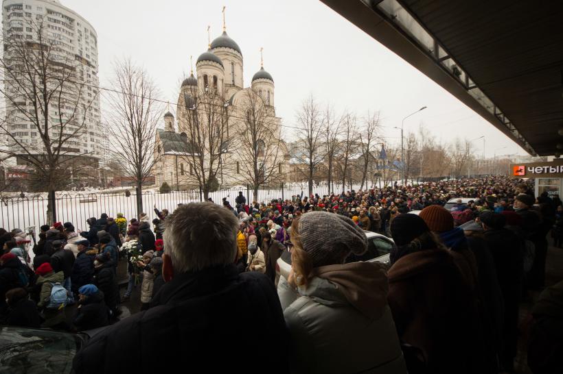 Imagini sfâșietoare de la înmormântarea lui Aleksei Navalnîi. Cum l-au condus rușii pe ultimul drum: &quot;Nu ți-a fost frică! Nu ne este frică!&quot;