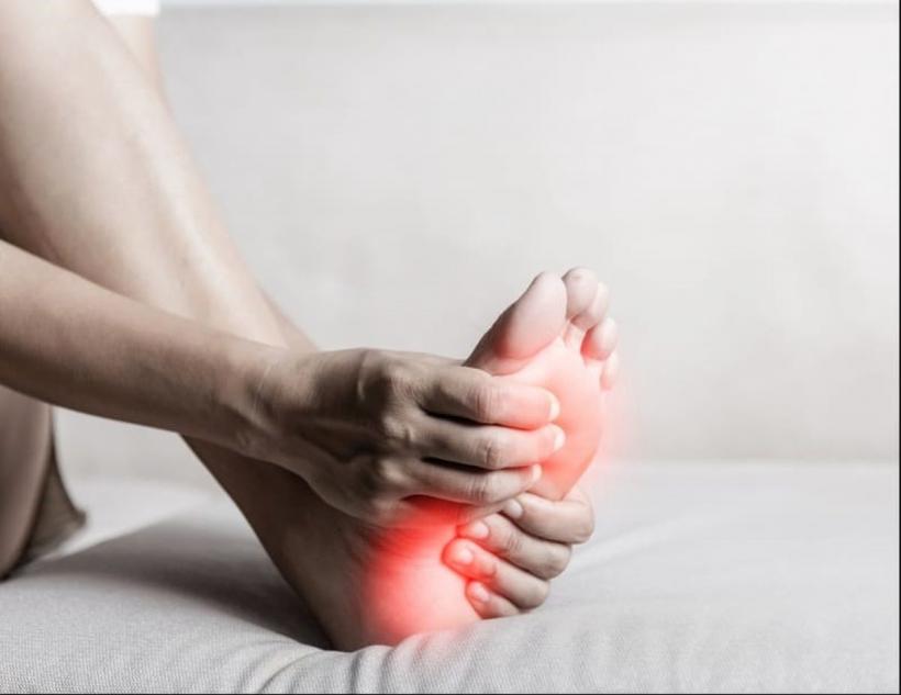 Când primul pas este cel mai greu. Cum se vindecă durerea din talpă și ce este fasceita plantară 18887589