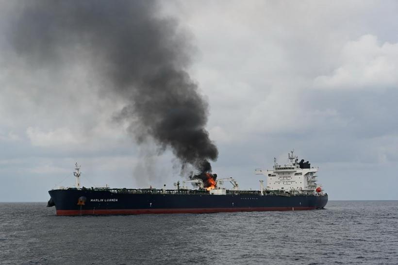Trei marinari de pe o navă comercială au murit în urma atacurilor cu rachete lansate de rebelii Houthi