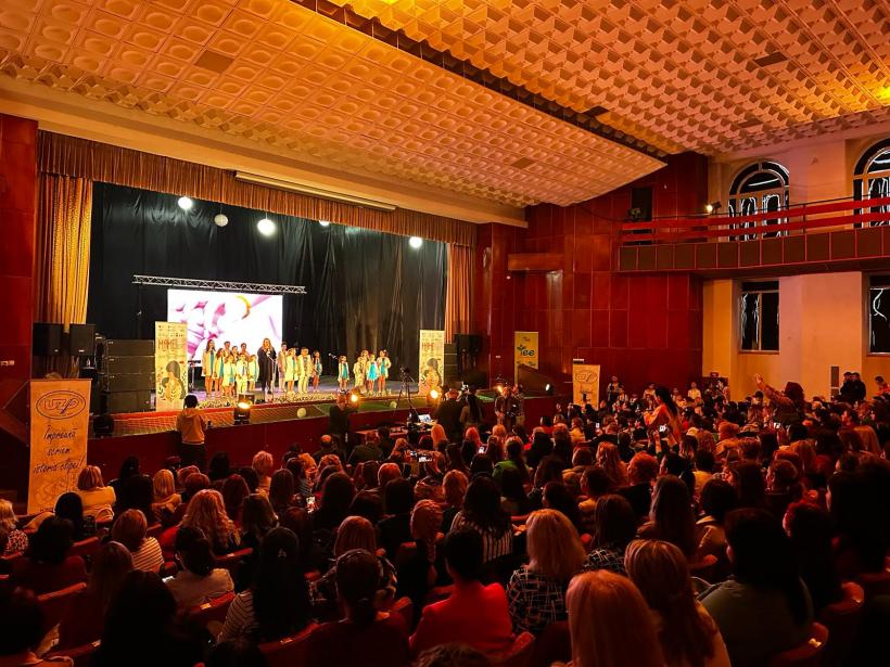 Spectacol de Ziua Femeii, la Casa de Cultură „Mihai Eminescu” din orașul Bragadiru 18888218