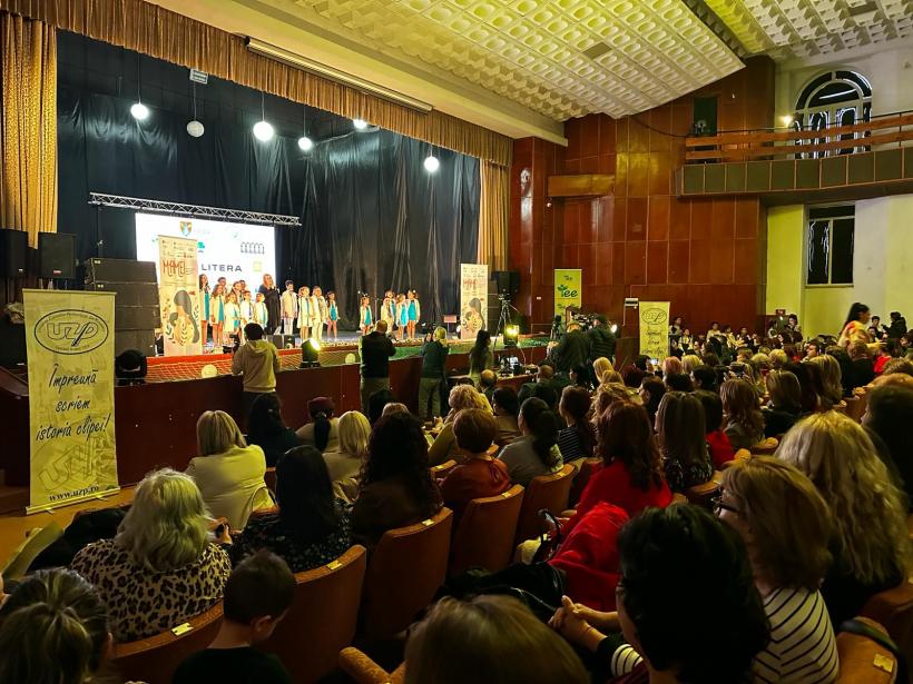 Spectacol de Ziua Femeii, la Casa de Cultură „Mihai Eminescu” din orașul Bragadiru 18888219