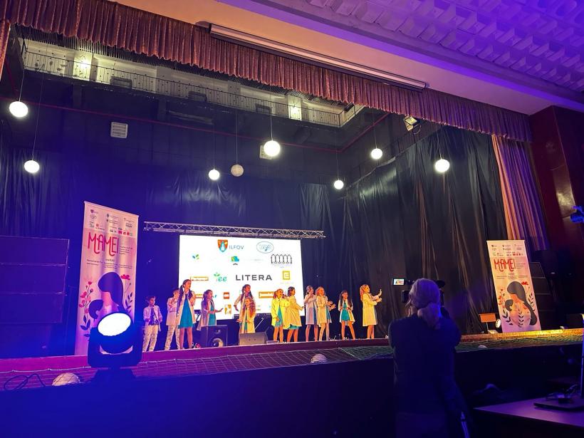 Spectacol de Ziua Femeii, la Casa de Cultură „Mihai Eminescu” din orașul Bragadiru 18888221