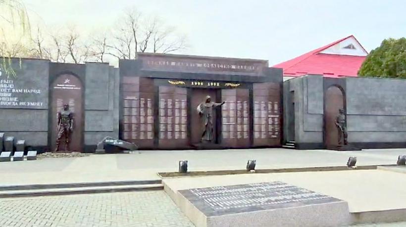 O zi în Imperiul Sovietic din Transnistria - soldați, blindate, eroi socialiști și sărăcie 18888326