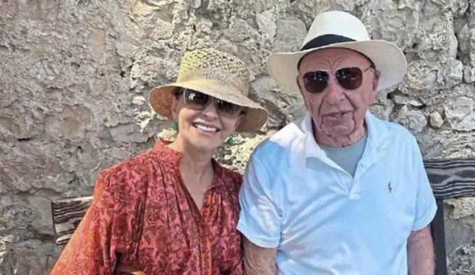 Miliardarul Rupert Murdoch s-a logodit pentru a șasea oară, la 92 de ani. Iubita lui este soacra lui Roman Abramovich