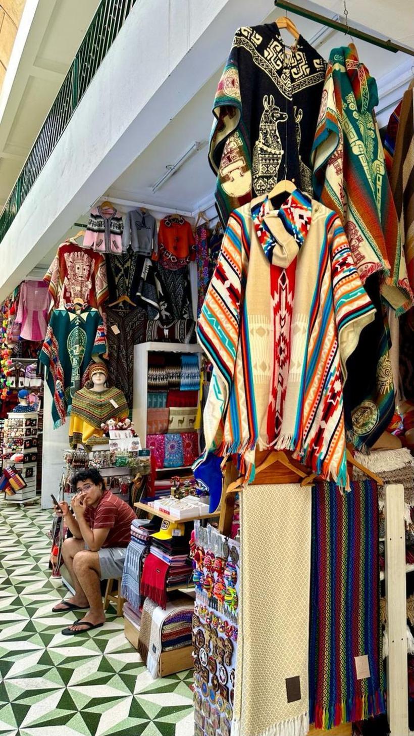 Peru, curcubeul în veșminte 18888316