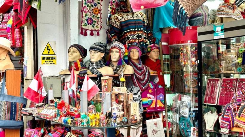 Peru, curcubeul în veșminte 18888317