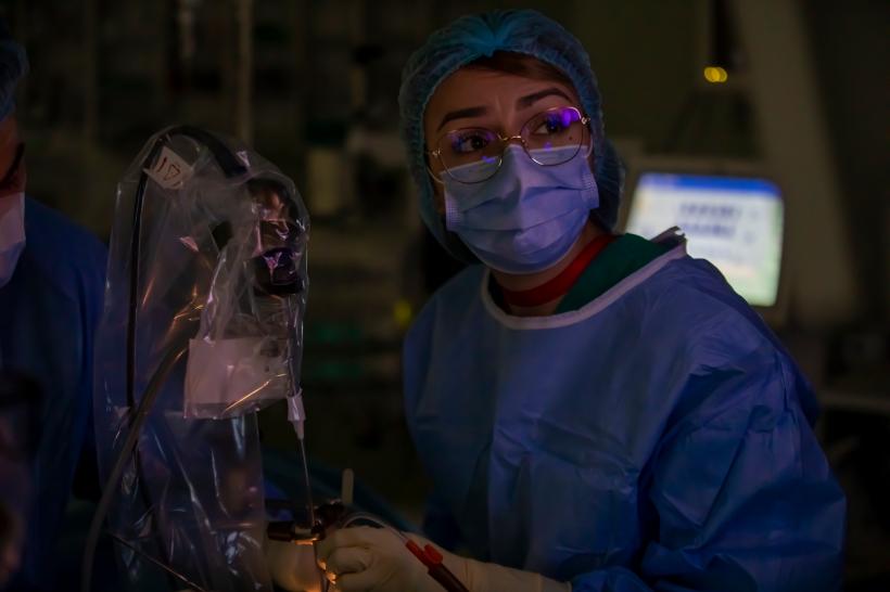 Premieră medicală în România. Operație pe creier prin pleoapă la Spitalul Militar „dr. Carol Davila” 18888708