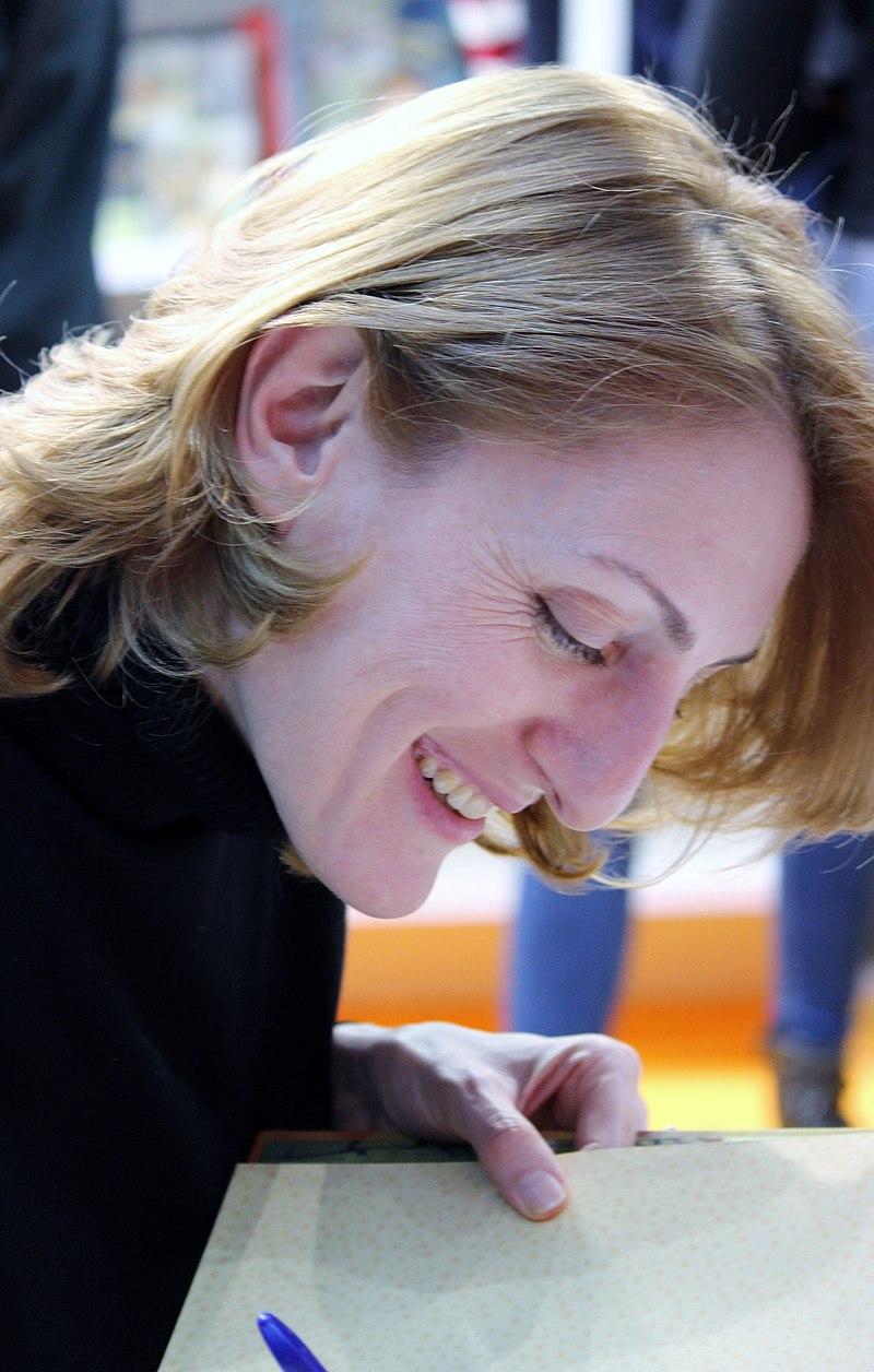 Dialog-inimă cu scriitoarea armeană Narine Abgarian: ​​​​​​​„Poți să te gândești la mine ca fiind un pic româncă” 18888764