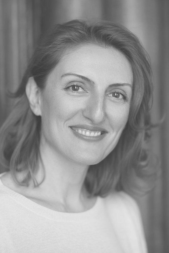 Dialog-inimă cu scriitoarea armeană Narine Abgarian: ​​​​​​​„Poți să te gândești la mine ca fiind un pic româncă” 18888765