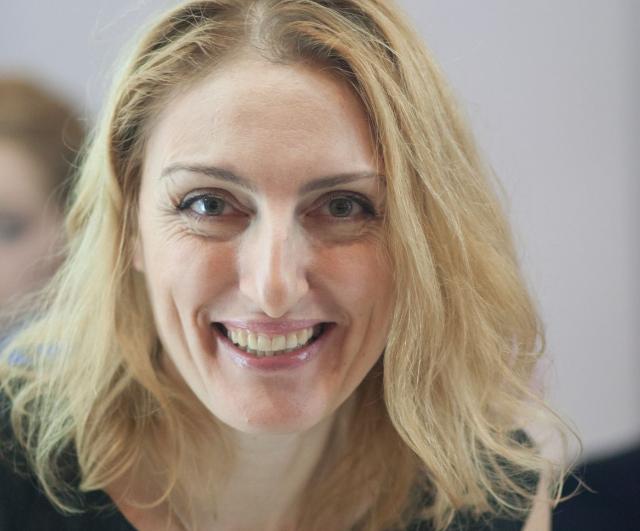 Dialog-inimă cu scriitoarea armeană Narine Abgarian: ​​​​​​​„Poți să te gândești la mine ca fiind un pic româncă” 18888801