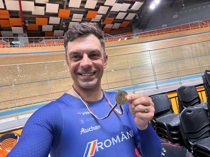 Fostul ministru al Sportului, Eduárd Novák și fiul său, Edmond, medalie de aur la Cupa Bulgariei la ciclism 18888843