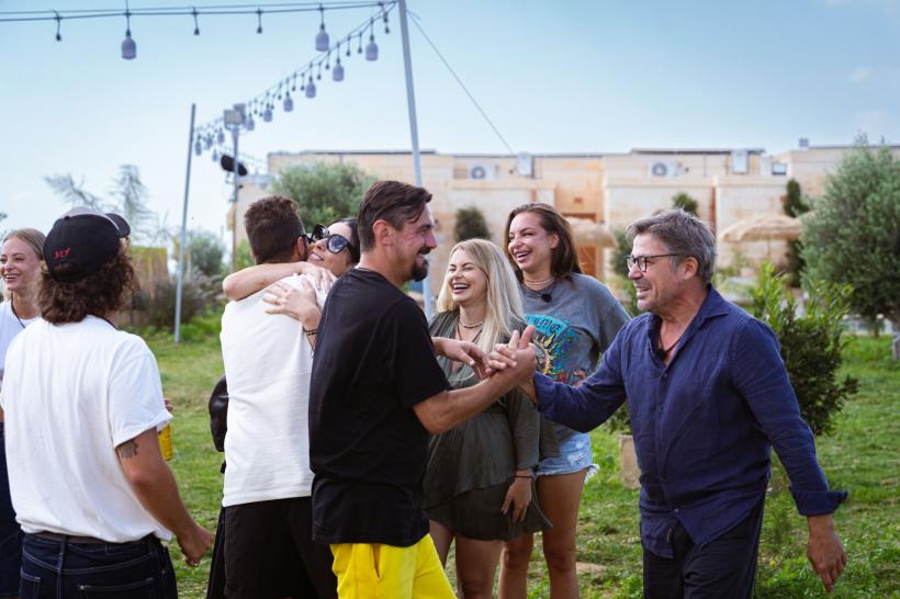 Surpriză de proporții pentru concurenții rămași în competiția Power Couple România:  se întorc cuplurile eliminate. Radu Siffredi: „Am împietrit când i-am văzut!” 18888973