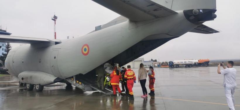 Un copil este dus cu o aeronavă C27J Spartan la o clinică din Milano 18889266