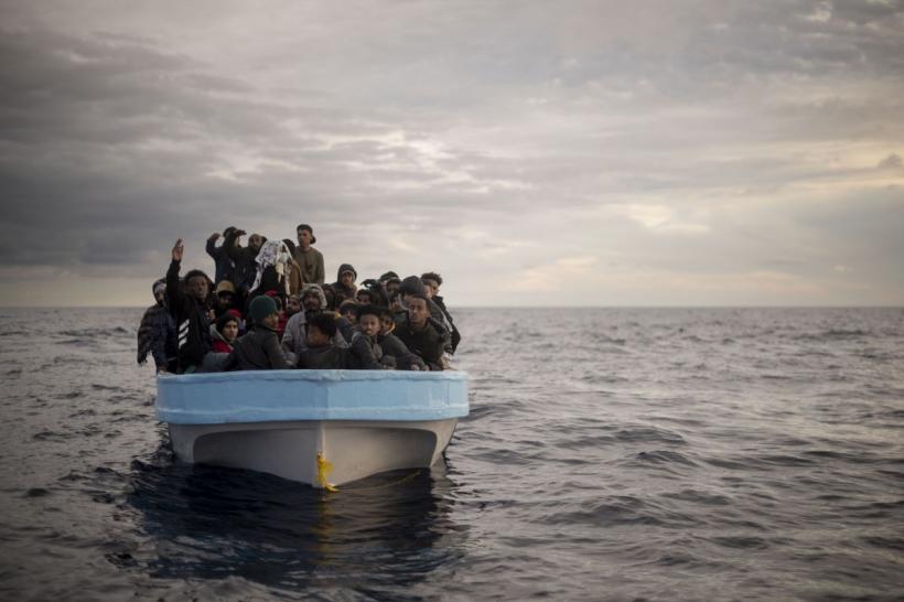 Cel puțin 60 de migranți au murit după ce o barcă pneumatică s-a stricat în Marea Mediterană